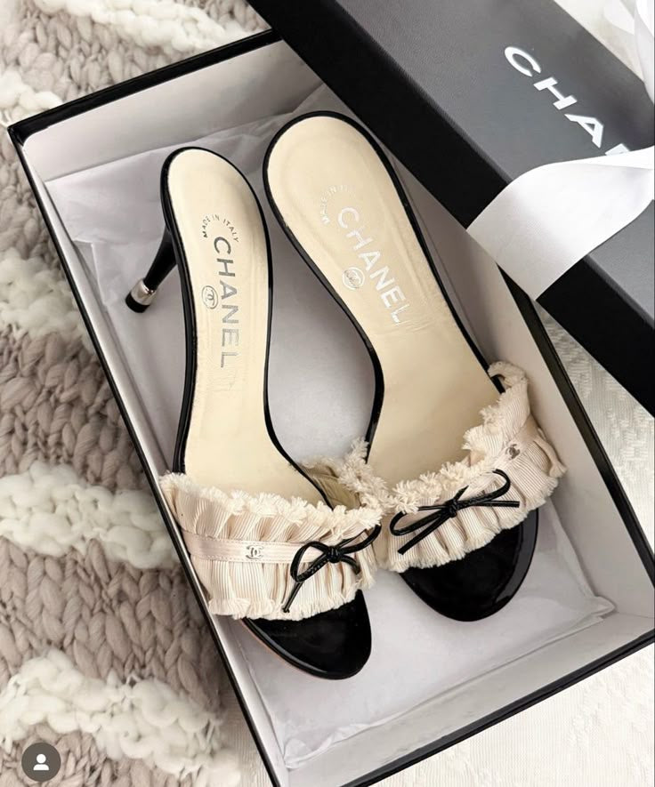 OLD MONEY HEELS