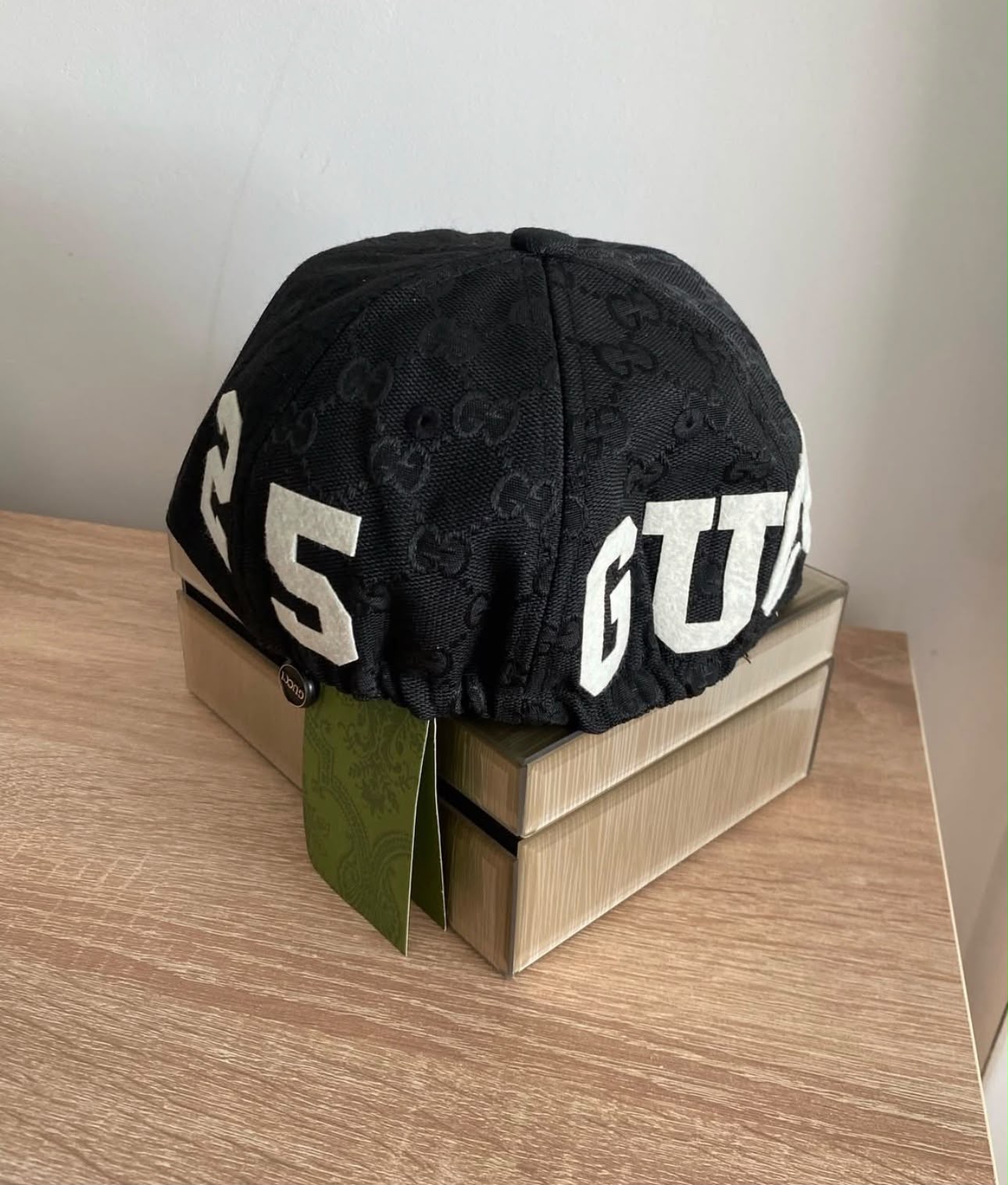 25 Beige Cap