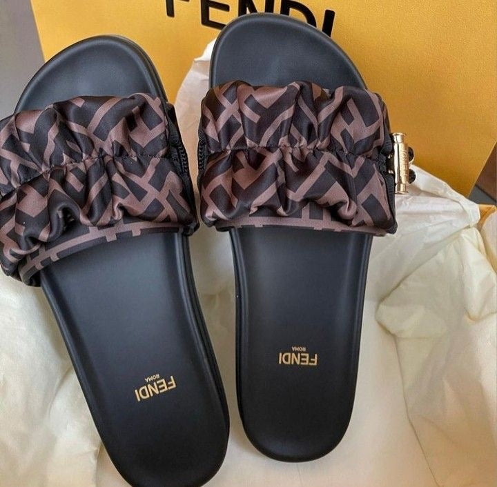 FENDEY SANDALEN SLIDES