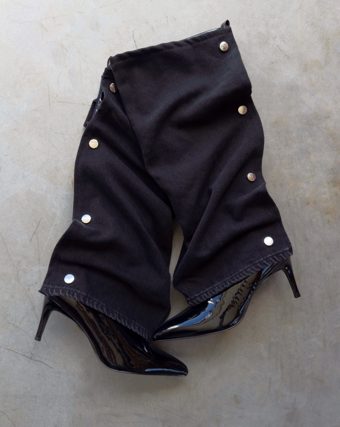 SHINY BLACK DENIM HEELS