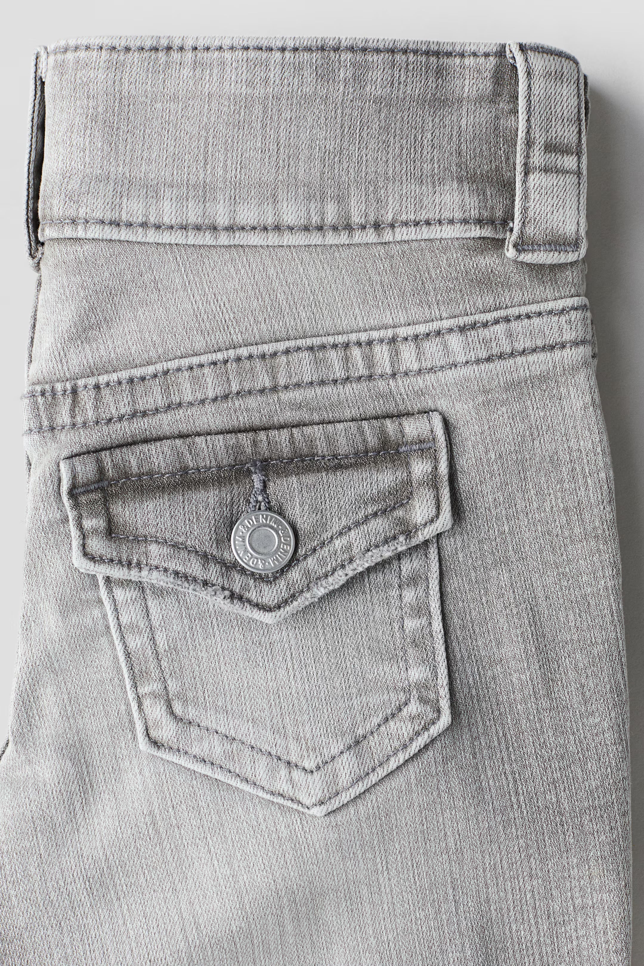 Bootcut Jeans in grau